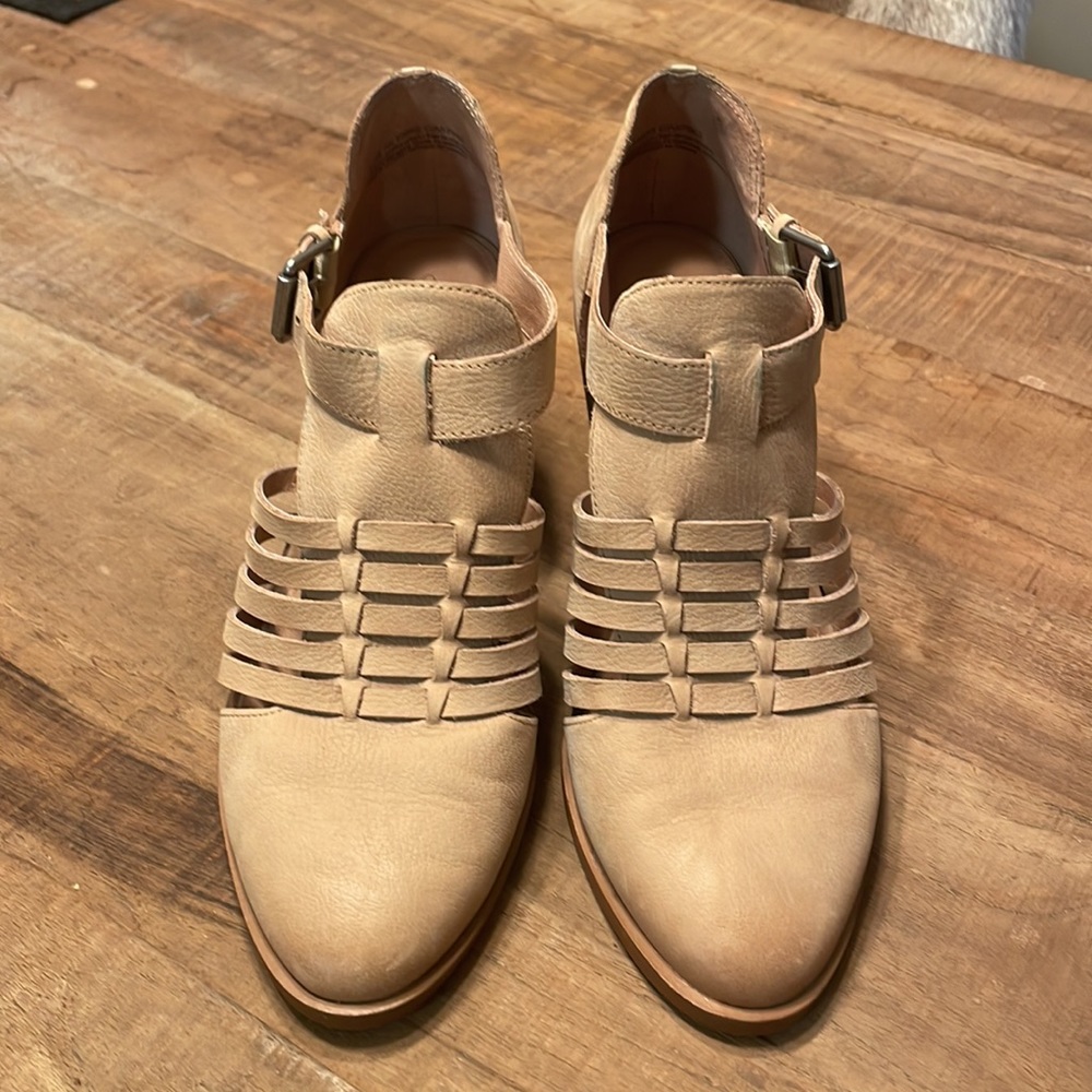 Caslon Sadie Leather Cut Out Heels - Picture 3 of 11